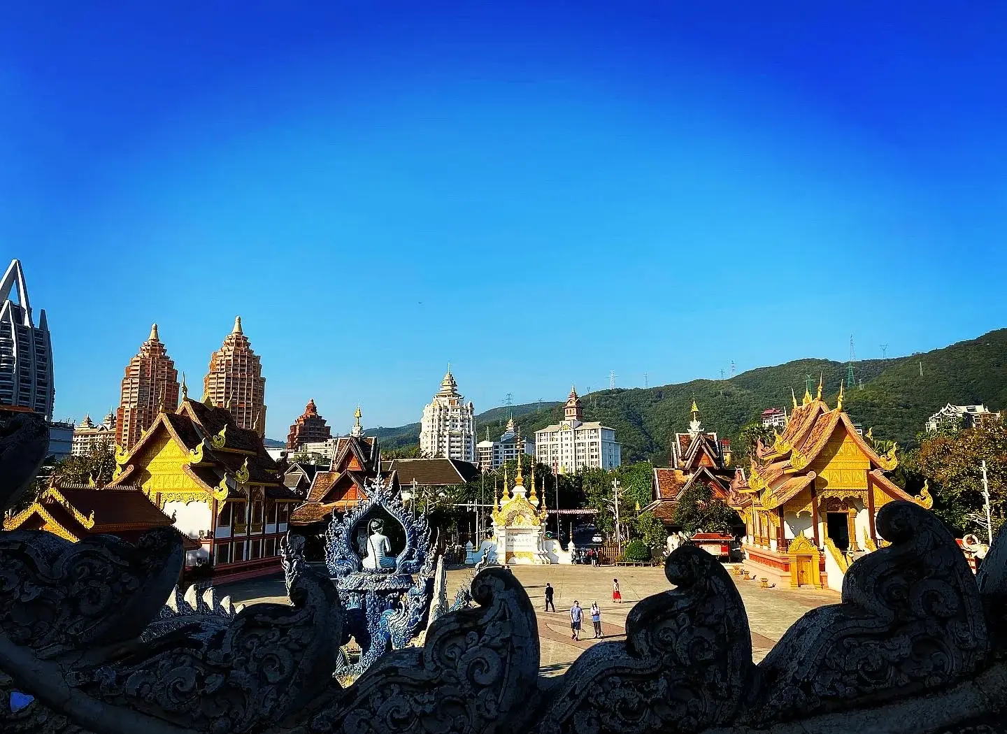 景洪大金塔：瀾滄江畔的南傳佛教文化地標